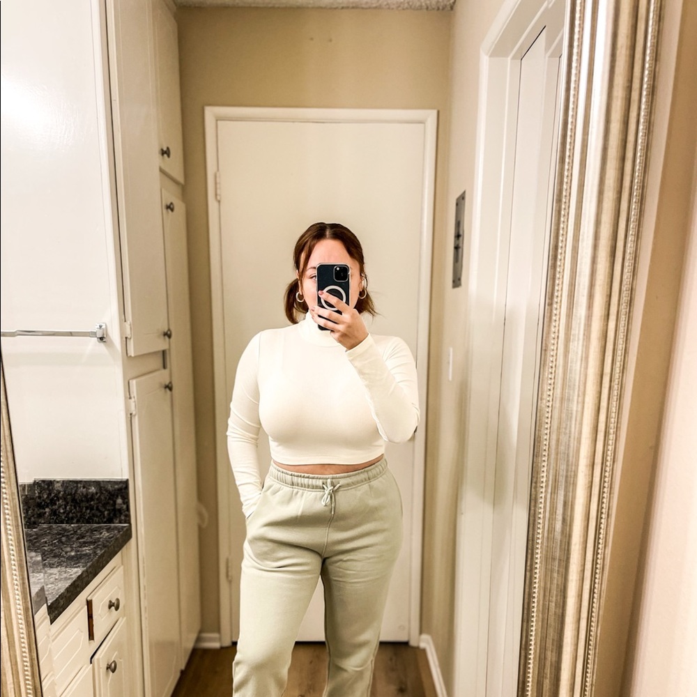 Mock neck crop top